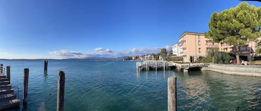 Le lac de Garde forme la fronti&egrave;re naturelle nord de l&rsquo;appellation Lugana DOC