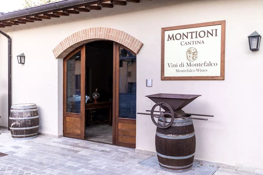 The Azienda agricola Montiono was established in 1978 in umbria and is now run by a team of young people who look to the future while respecting tradition.