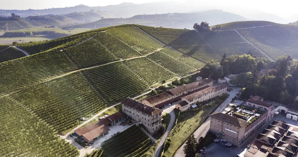 The Fontanafredda Village, in the heart of the splendid Unesco-listed vineyard landscape of the Langhe, provided the backdrop for the love story between the King of Italy, Vittorio Emmanuele II, and Rosa Vercellana.
