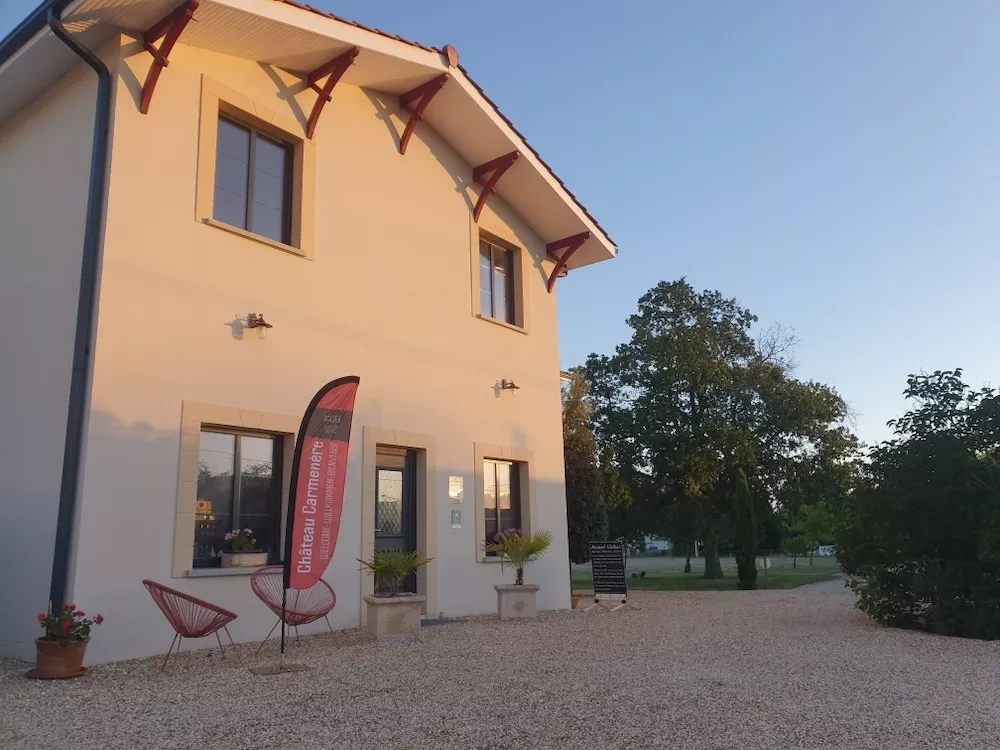Le Château Carménère accueille ses clients particuliers au domaine.