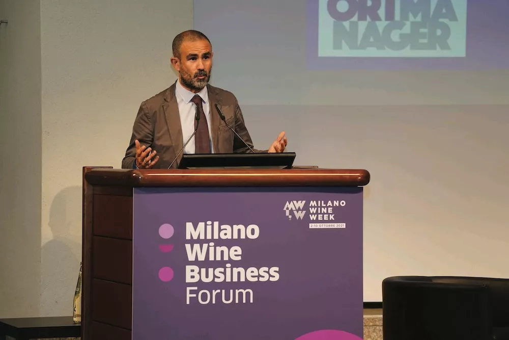 Alessandro Satin, founder of Tendervino, speaking at the Milano Wine Business Forum lectern